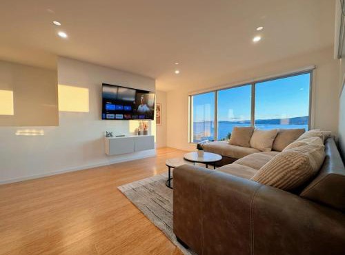 Seaside Chic Villa with Breathtaking Ocean Views in Howrah