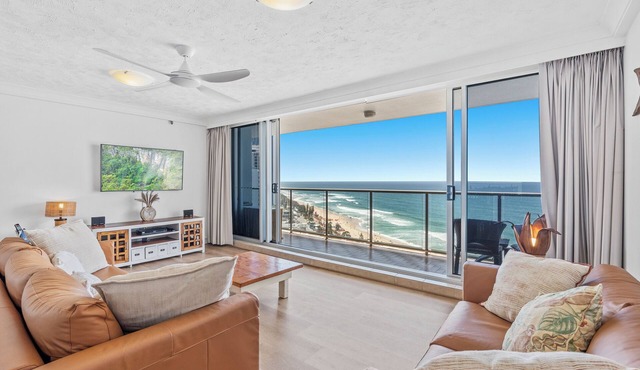 Sensational Beach & Ocean views. Beachfront Location in Surfers Paradise