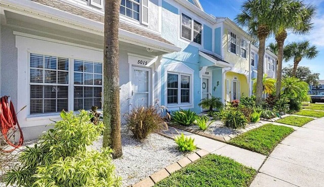Seven Shores Townhome in Bradenton Minutes to AMI