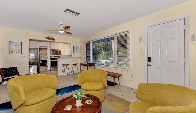SIESTA KEY POOL HOME! PERFECT FOR FAMILIES-SLEEPS 10! PET FRIENDLY!