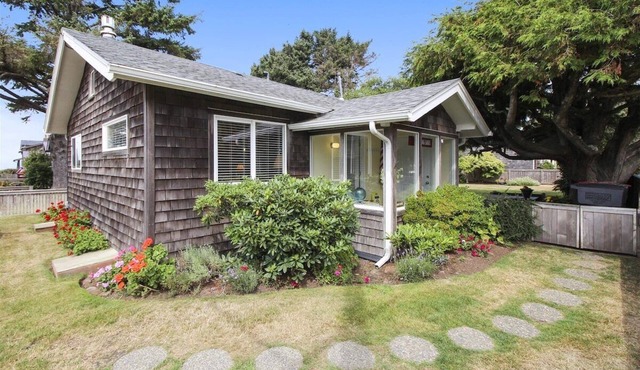 Singing Sands - Built in 1920! in Cannon Beach