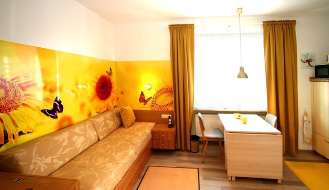 Single apartment with cheerful, harmonious colors in Bad Steben