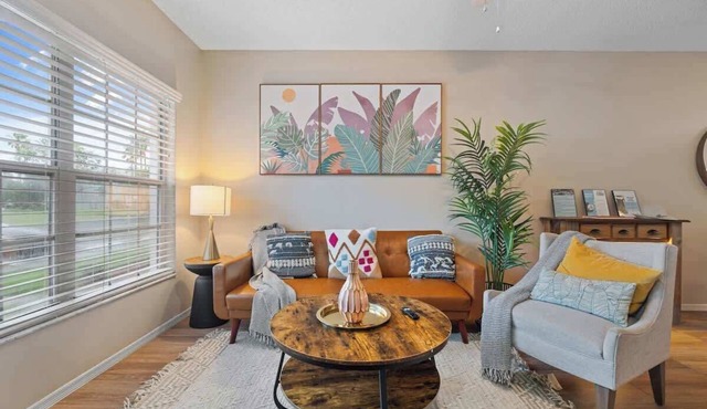 Sleeping 8 2BR w/King Bed Pool & Tennis Bradenton