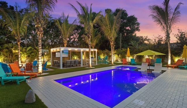 Sleeps 22 + Resort Backyard + Pool+Pickleball+Playset + Near Beach and IMG