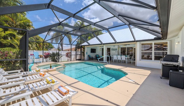 Sleeps up to 10 - game room - pool with hot tub - Stars Vacation Rentals