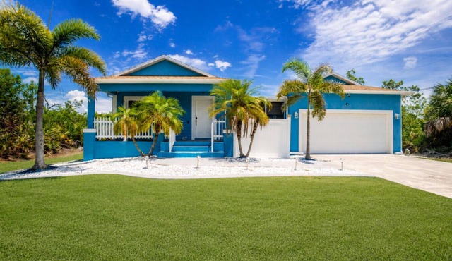 SloMo Bungalow | Private Pool, Hot Tub & Coastal Retreat Near Englewood Beach