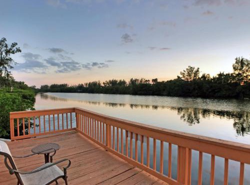 Small and Quiet Lakefront Resort on Siesta Key W/Heated Pool and Kayaks