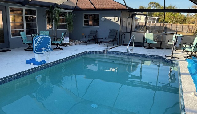 SNewly remodeled 3 bedroom 2 bath private pool home and hot tub close to beach