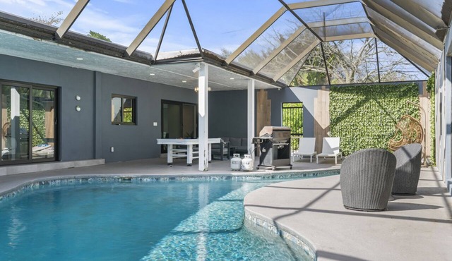 South Miami Gem Mini Golf, Pool table & Pool BBQ