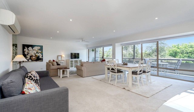 Spacious 2-Bed Apartment Near Dining & Attractions in Griffith