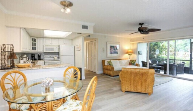 Spacious 3 bedroom lakeside condo in The Moorings.