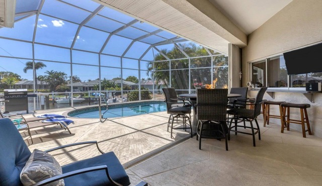 🥇 Spacious 3bd waterfront villa with a private pool (CH868)