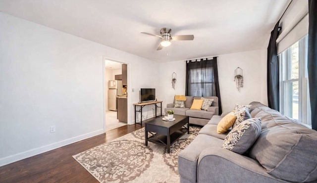 Spacious 3BR Retreat | Sleeps 6 | Near Downtown in Saint James