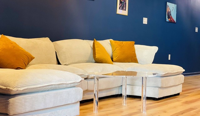 Spacious 3BR – Steps to St. Charles, Streetcar & Local Hotspots in New Orleans