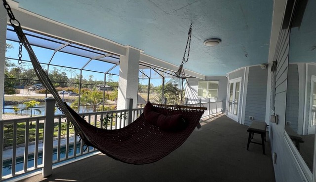 Spacious 4-bedroom estate Pool, Lake, centrally located Fort Myers