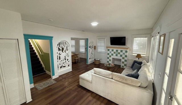 Spacious 4-bedroom house in delightful Edgewater, Miami with WiFi, AC