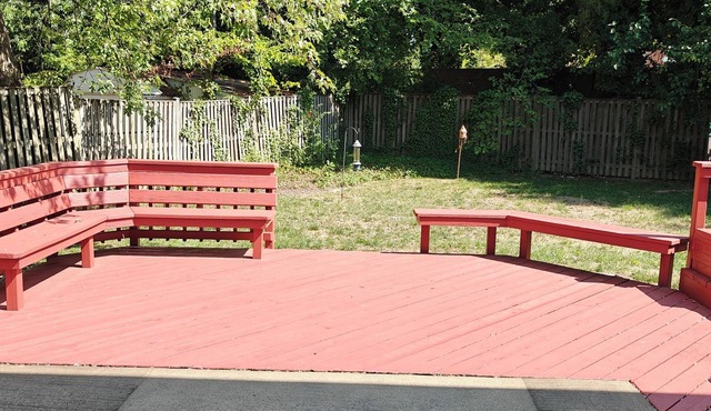 Spacious 5-bedroom house in tranquil Herndon cul-de-sac near Dulles Airport in Herndon