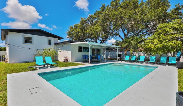Spacious 5BR Villa with Private Pool Near Hard Rock Stadium in North Miami Beach