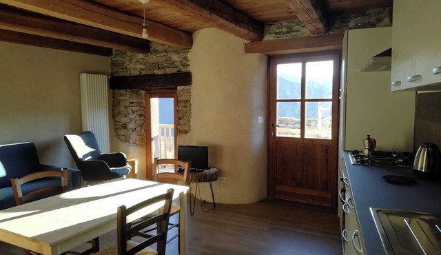 Spacious apartment with balcony and wonderful view of the mountains. in Stroppo