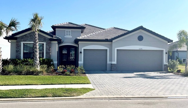 Spacious NEW house with Pool and Spa