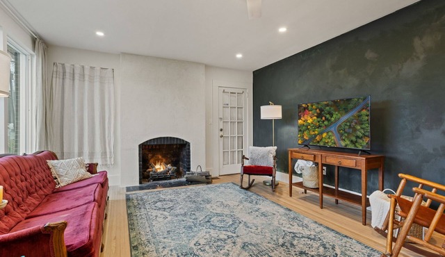 Spacious Retreat: Near GVL & AVL, Luxe Touches