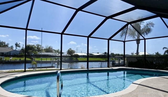 Spacious Waterfront Home 3BR 2BA Heated Pool Boat Dock & Fishing