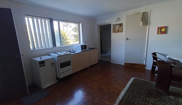 Specious studio next to the Canberra Hospital in Garran