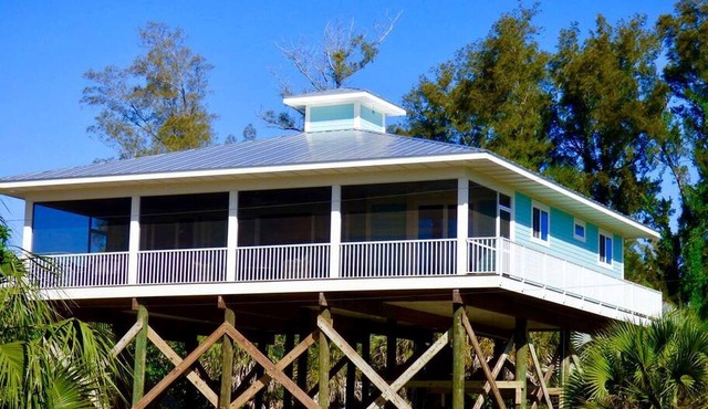 Stunning Beachfront Cottage with Gulf Views & Water Access on Little Gasparilla Island, Florida