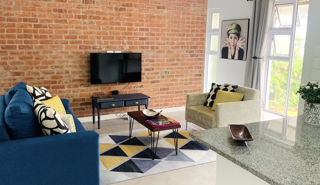 Stylish Loft-style Apartment - Close to all the Action in Durban North