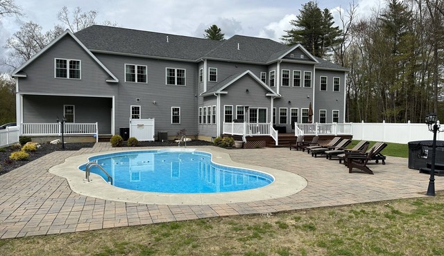 Summer 20% Off! Mansion🏠Heated Pool🏊HotTub🛀🏿Firepit🔥By Track🏇Town🌇Golf⛳️ Lake🏖️Ski⛷️ in Saratoga Springs