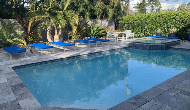 Summer is available! Villa with Heated Pool & Spa.Walk to the Beach & Mercado.