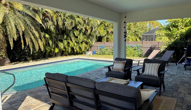 Summer Retreat Modern 3BR + Den Sparkling Private Pool!