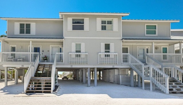 Sundown 23 - 2 Bed/2.5 Bath - BEACHFRONT - Close to Restaurants & Shops