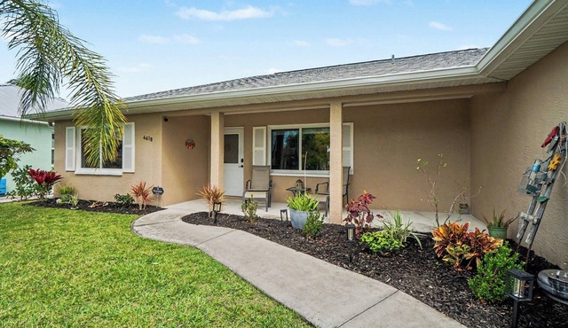 Sunny Bonita Bungalow, Updated, Pet Friendly, Near Beaches & Coconut Point Mall