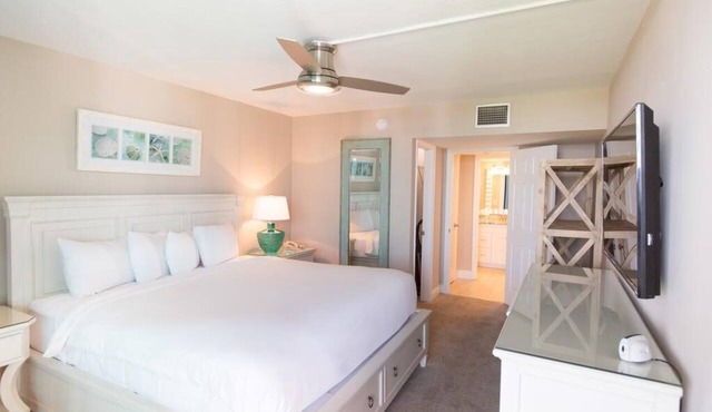 Sunny Getaway on Sanibel Island with Gulf Views, Nature Trails, Kayaking