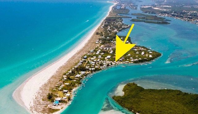 Sunrise Bay at Little Gasparilla: Private Waterfront Dock & Short Walk to Beach!