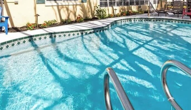 Sunset Beach House, 3 Bedrooms, Private Pool!