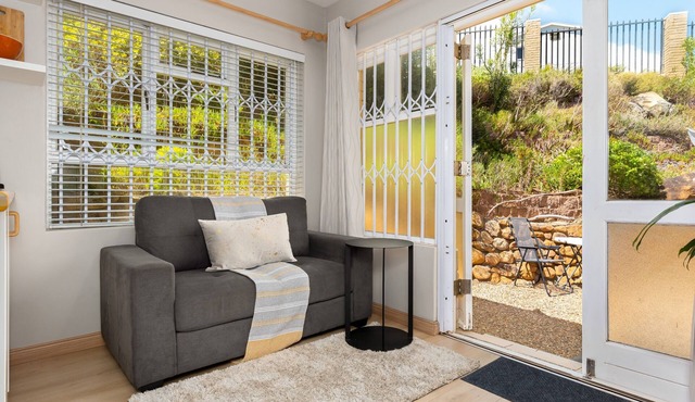 Sunset Hill Light and Bright Cottage | Camps Bay in Cape Town