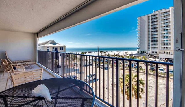 Surf Song #4G Cute Beachfront Island Condo