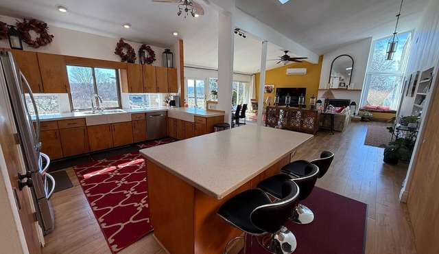 Sweeping Valley Sunsets 4BR, 3 Bath Retreat Minutes to Cornell and IC in Ithaca
