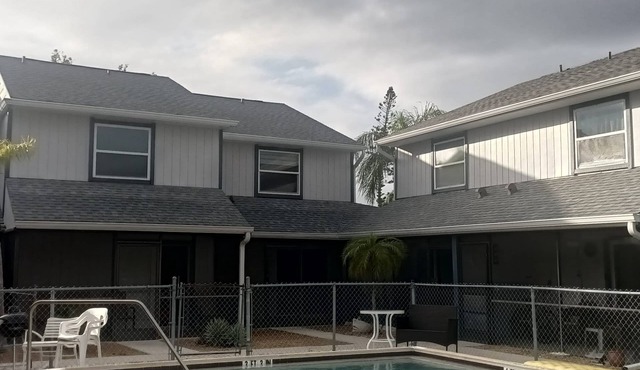 The Beach by swflorida-villas, cozy2-bedroom town house in Fort Myers with pool