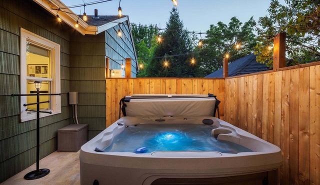 The Emerald on Orchard - Hot Tub, Backyard Games & Steps to UO in Eugene