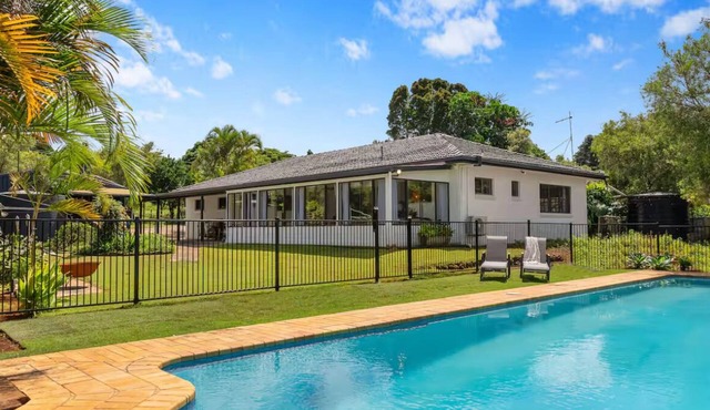 The Farmhouse Byron Bay in Ewingsdale