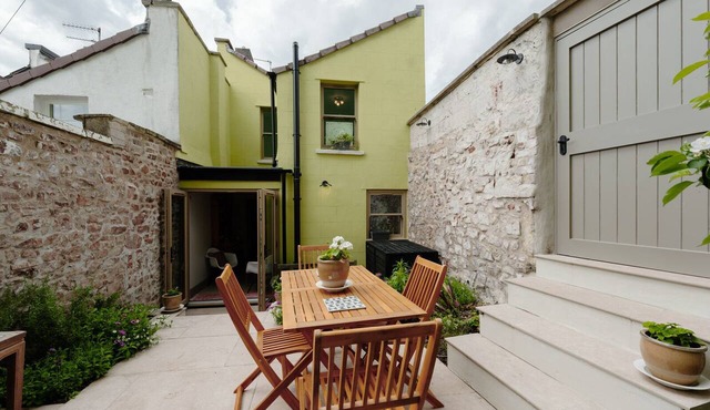 The Lime House: Rustic Cliftonwood Abode in Bristol
