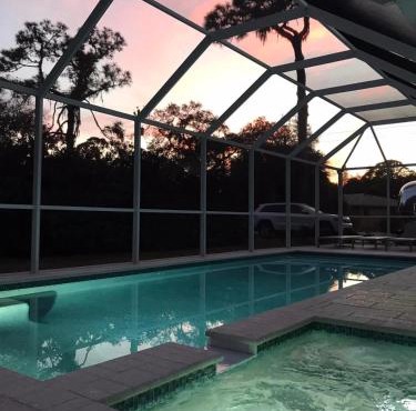 The Manasota Beach House private Pool & Jacuzzi close to the beaches PET FRIENDLY
