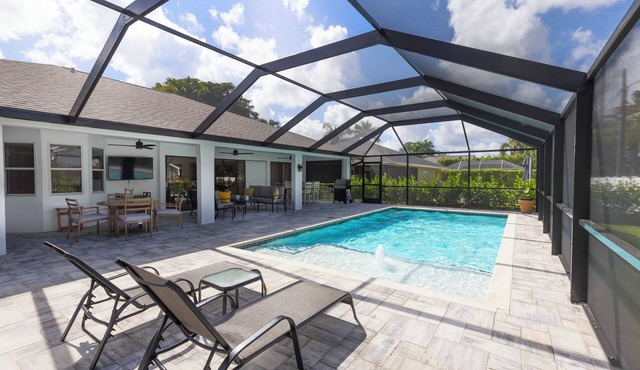 THE MARQUEE OF NAPLES-3BD-2BA W HEATED SALTWATER POOL +1 773-443-7832
