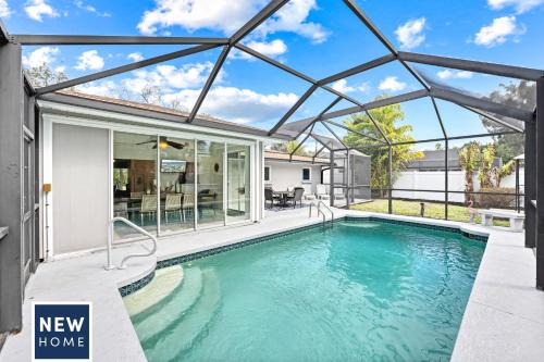 The Siesta Shortcut | Spacious Pool Home Minutes to Siesta Key Beach