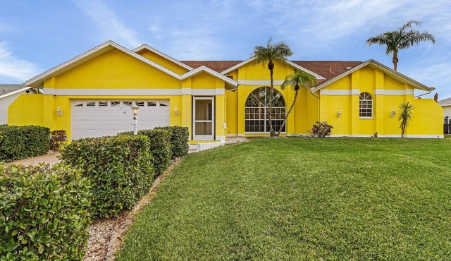 The Yellow | Lakefront Home, Heated Pool & Spa