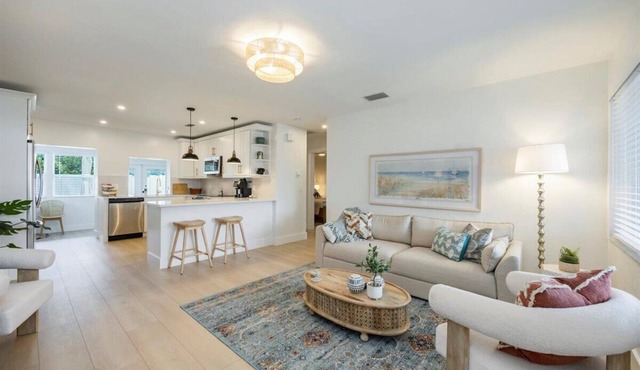 The Zen Retreat, Naples Swim Spa Walk to Dining Perfect for Monthly Stays