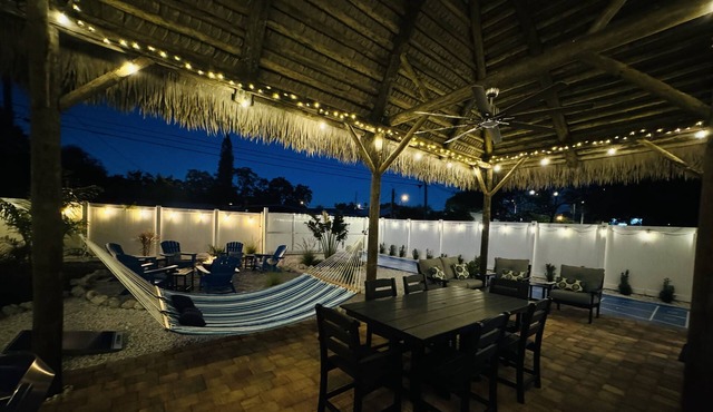 Tiki Time - Sweet updated cottage near downtown St Pete and minutes to beaches. in St. Petersburg